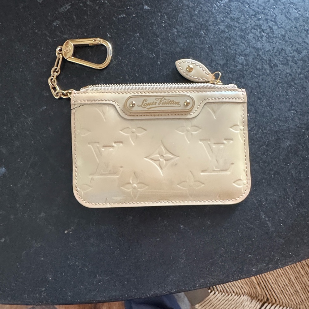 Louis Vuitton Poudre Monogram Vernis Pochette Cles Key and Change Holder Beige